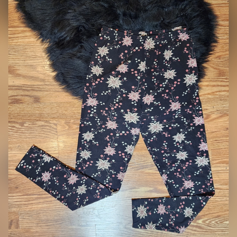 Black with Pink and White Flowers Leggings Women's One Size (0-12)